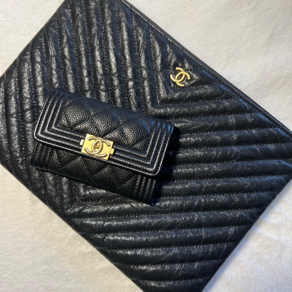 CHANEL CLUTCH - Picture 2 of 16